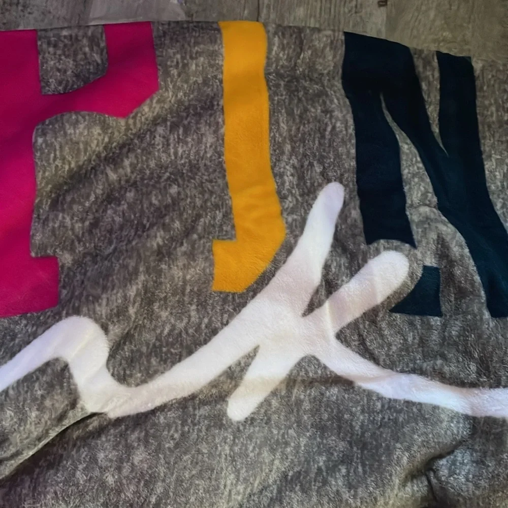 PINK Victoria’s Secret NWOT Multicolor LOVE PINK Lettering Sherpa 60x72